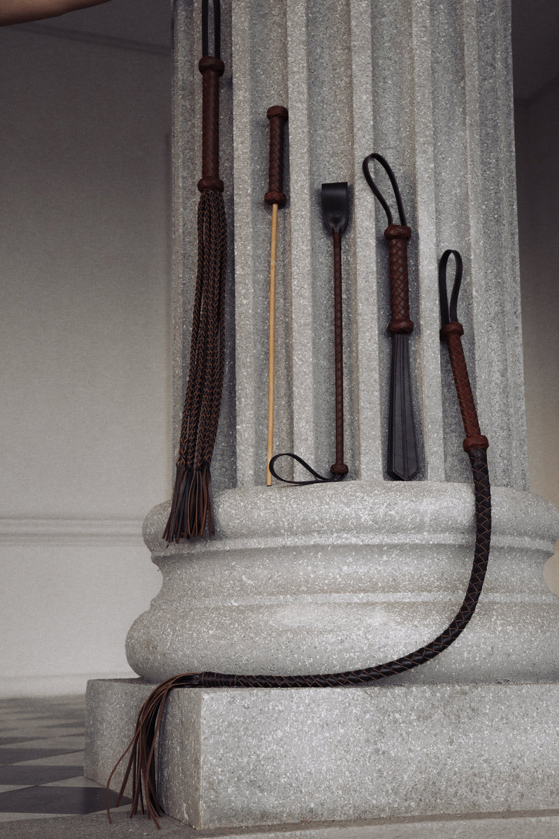 Tawse em couro (The Equestrian)